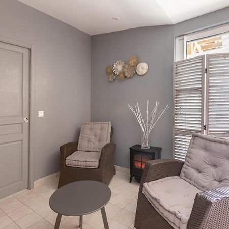 Le Comptoir Des Ecoliers Bed & Breakfast Gémozac Dış mekan fotoğraf