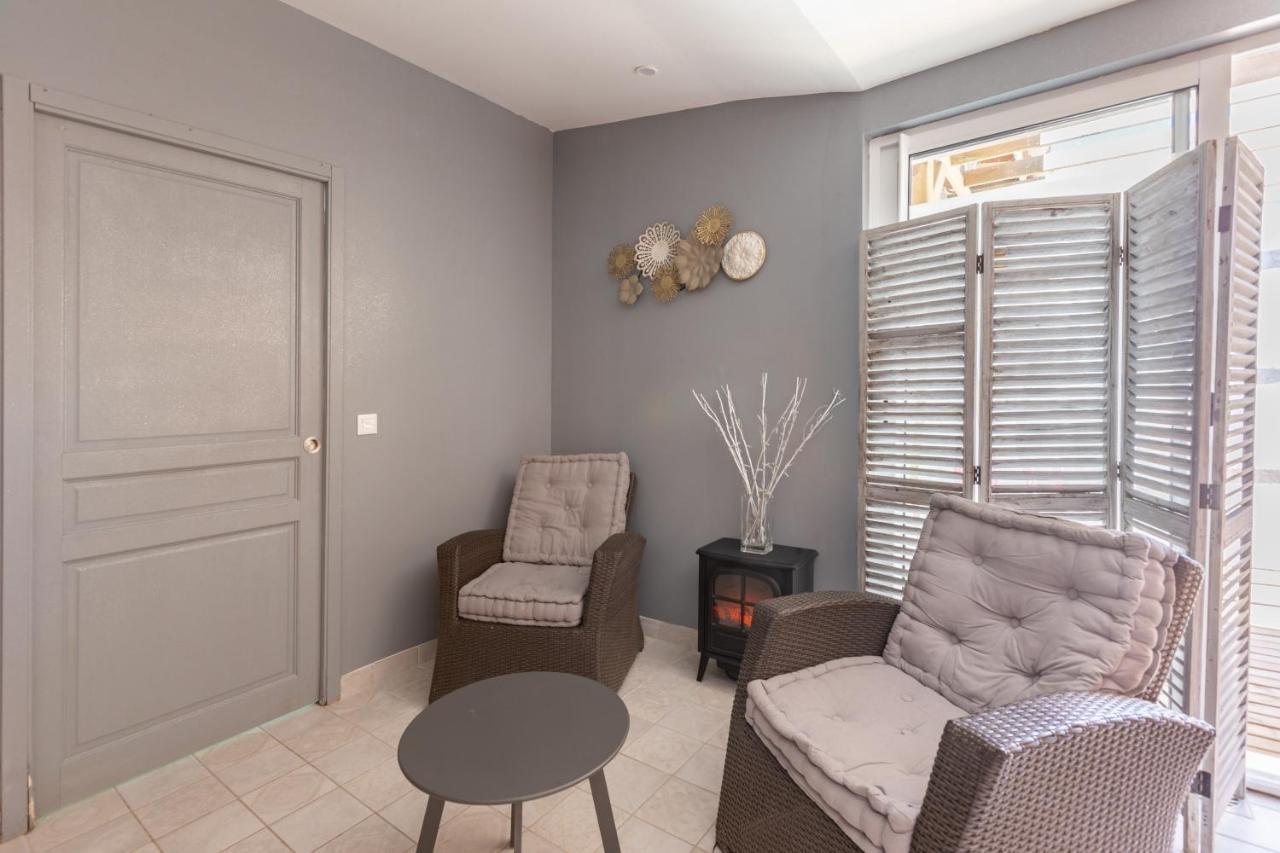 Le Comptoir Des Ecoliers Bed & Breakfast Gémozac Dış mekan fotoğraf