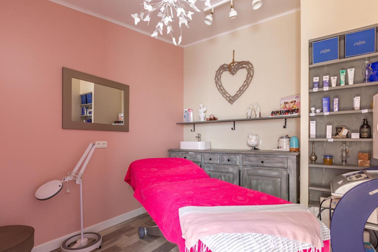 Le Comptoir Des Ecoliers Bed & Breakfast Gémozac Dış mekan fotoğraf