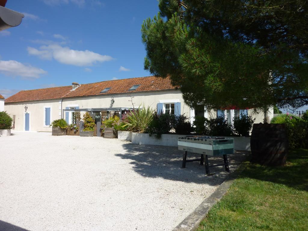 Le Comptoir Des Ecoliers Bed & Breakfast Gémozac Dış mekan fotoğraf
