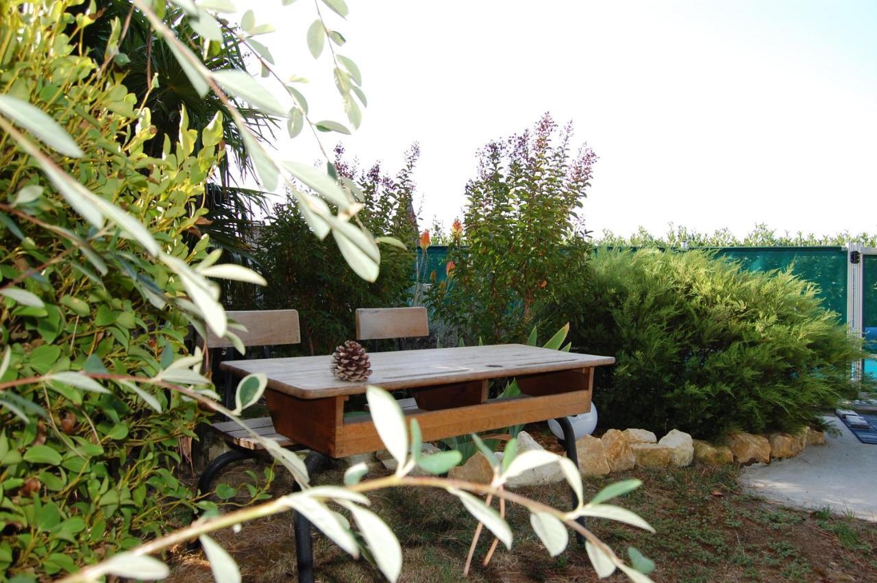 Le Comptoir Des Ecoliers Bed & Breakfast Gémozac Dış mekan fotoğraf