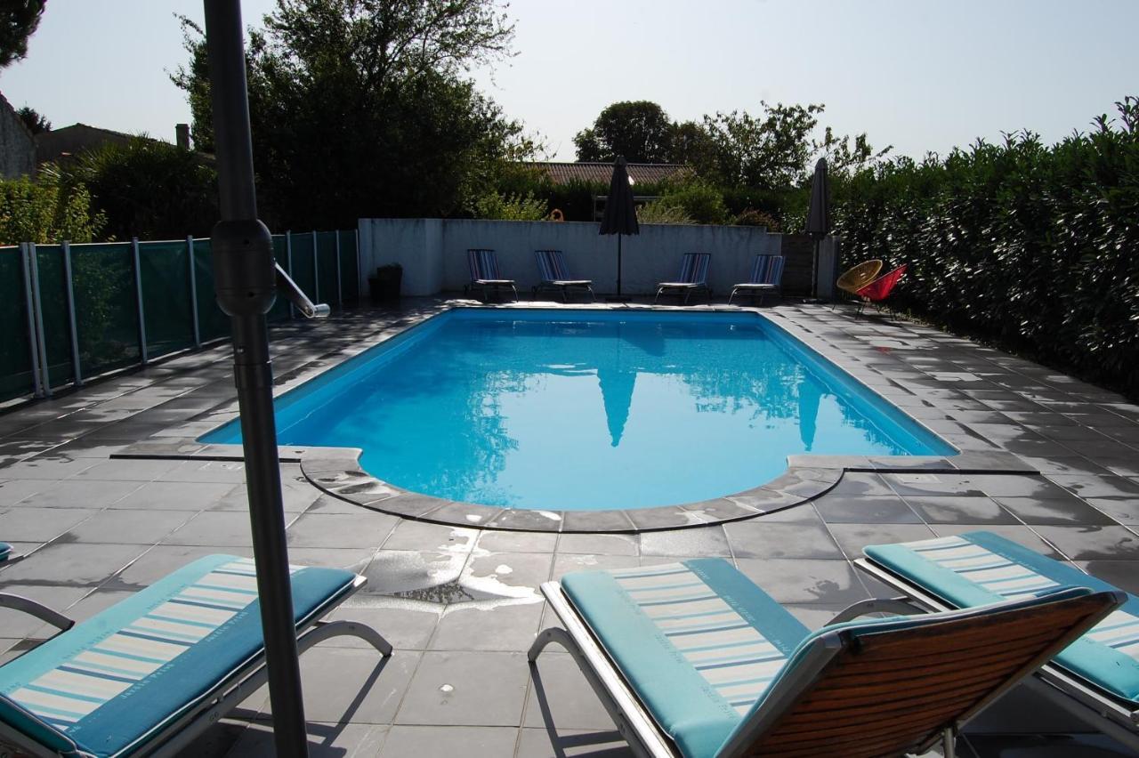 Le Comptoir Des Ecoliers Bed & Breakfast Gémozac Dış mekan fotoğraf