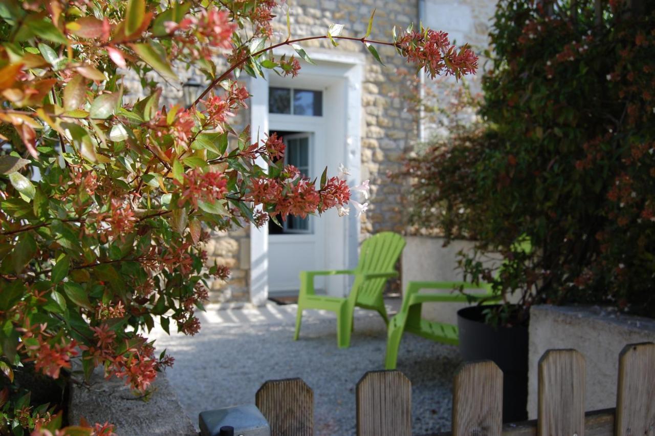 Le Comptoir Des Ecoliers Bed & Breakfast Gémozac Dış mekan fotoğraf